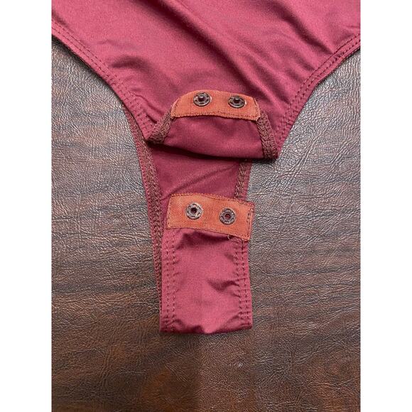 Red White Floral Bell Sleeve Deep Vneck Bodysuit Size Large Romantic‎ Girly - Picture 10 of 10